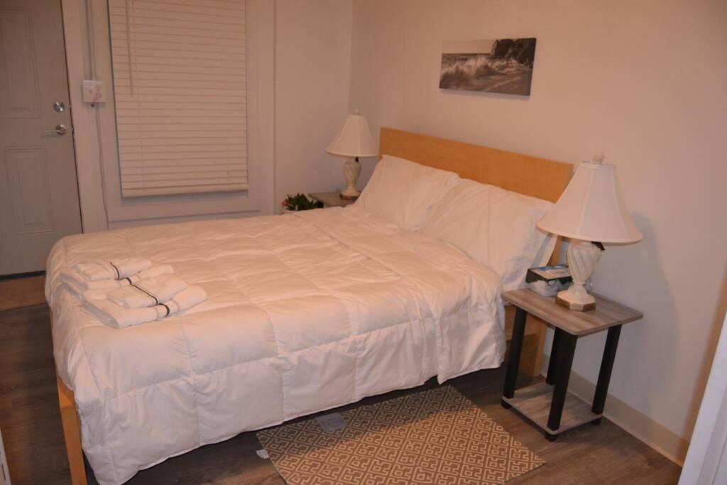 Bright And Cozy Lighthouse Cottage In Greenville Sc Eksteriør billede