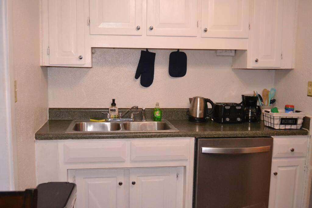 Bright And Cozy Lighthouse Cottage In Greenville Sc Eksteriør billede